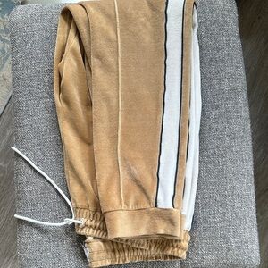 REISS x CHÉ Corso Velour Joggers - Camel/Gold with White Side Stripe (XL)